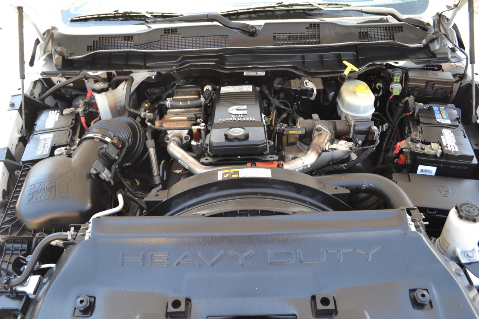 2018 WHITE /GRAY RAM 3500 with an CUMMINS 6.7L TURBO DIESEL engine, AISIN A465 6SPD AUTOMATIC transmission, located at 9172 North Fwy, Houston, TX, 77037, (713) 910-6868, 29.887470, -95.411903 - Photo#15